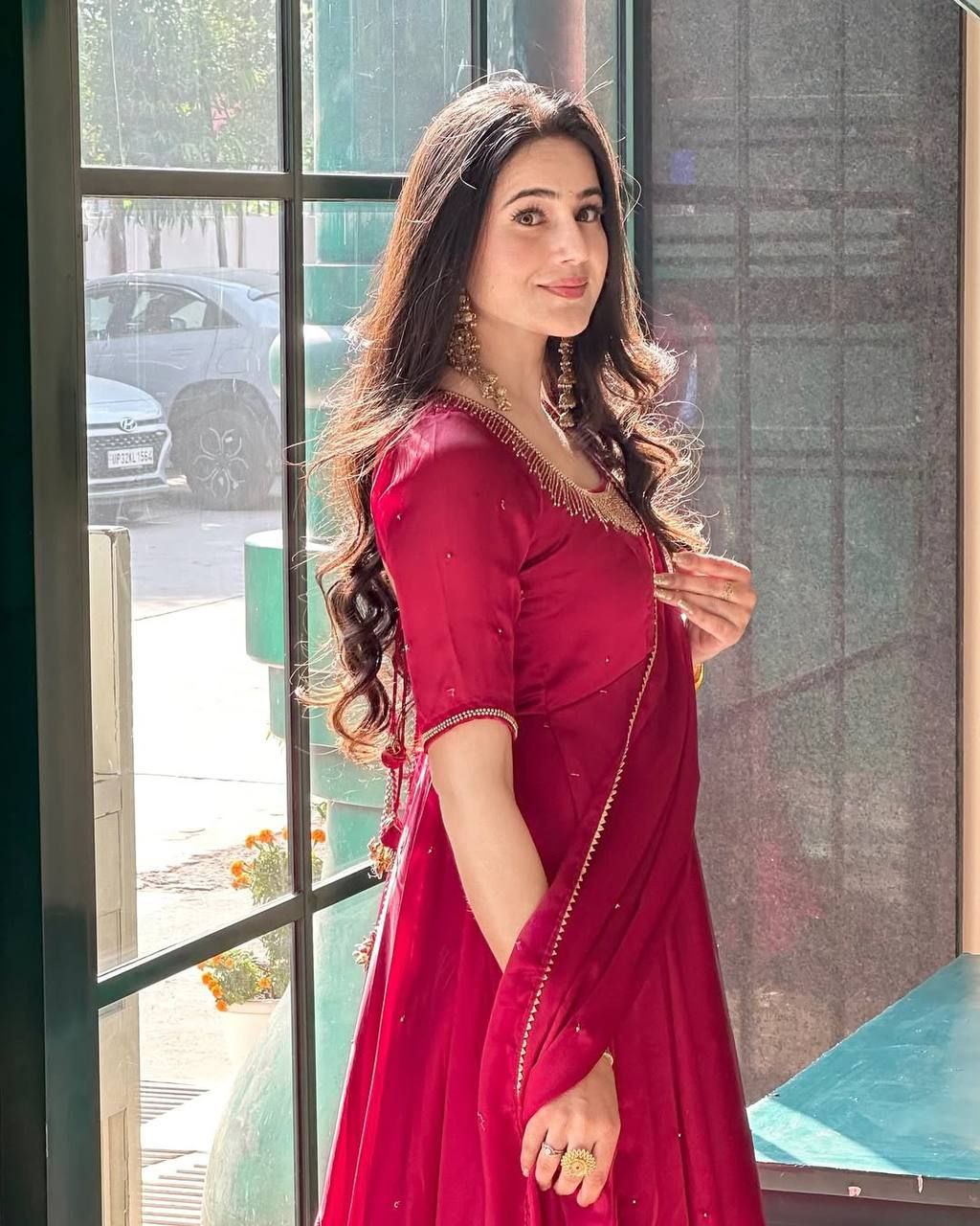 Royal Fendy Silk Gown Set with Val Moti Work & 7 Meter Flair